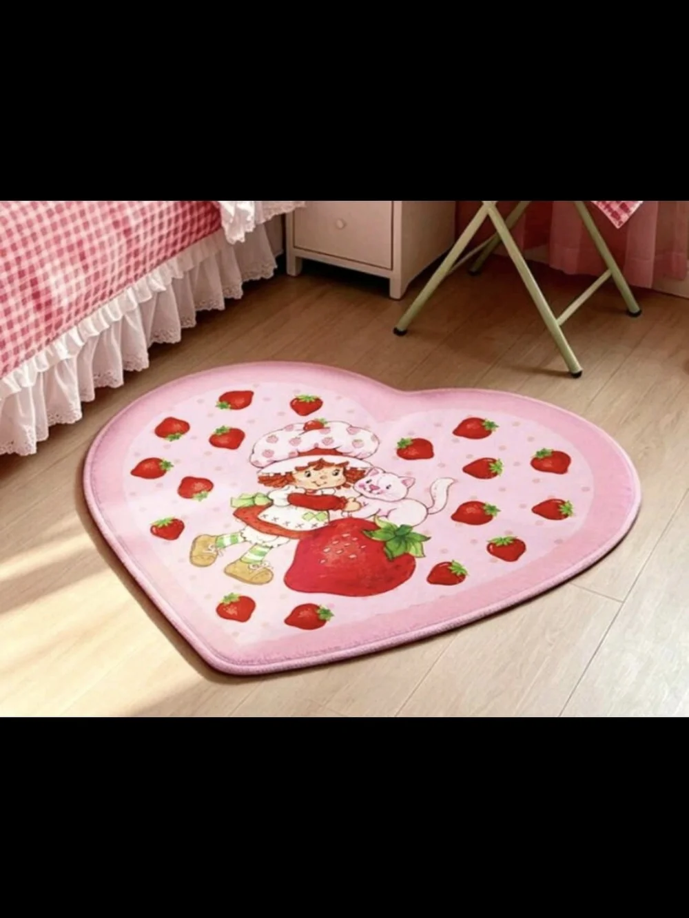 Heart-Shaped Strawberry Shortcake Print Rug - Pink
